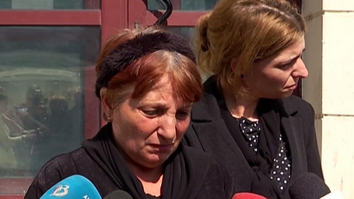 familia protestatarului mort dupa mitingul din 10 august la parchetul general