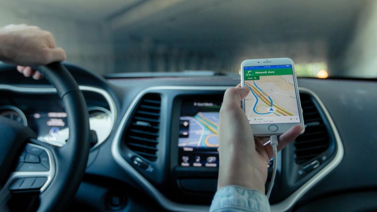 secretul din spatele sagetii care reprezinta vehiculul din aplicatiile gps precum waze sau google