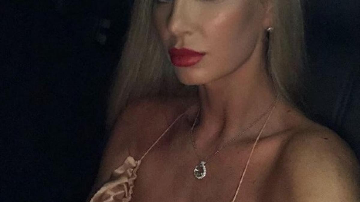 cea mai emotionanta fotografie cu andreea banica in pat alaturi de baietelul ei