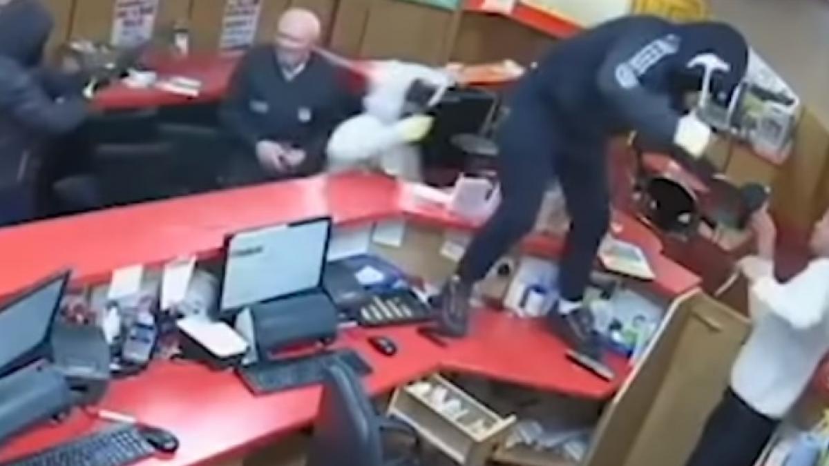 erou la 83 de ani cum a reusit un batran sa opreasca un jaf vido