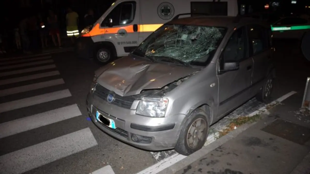 roman spulberat pe trecerea de pietoni in italia