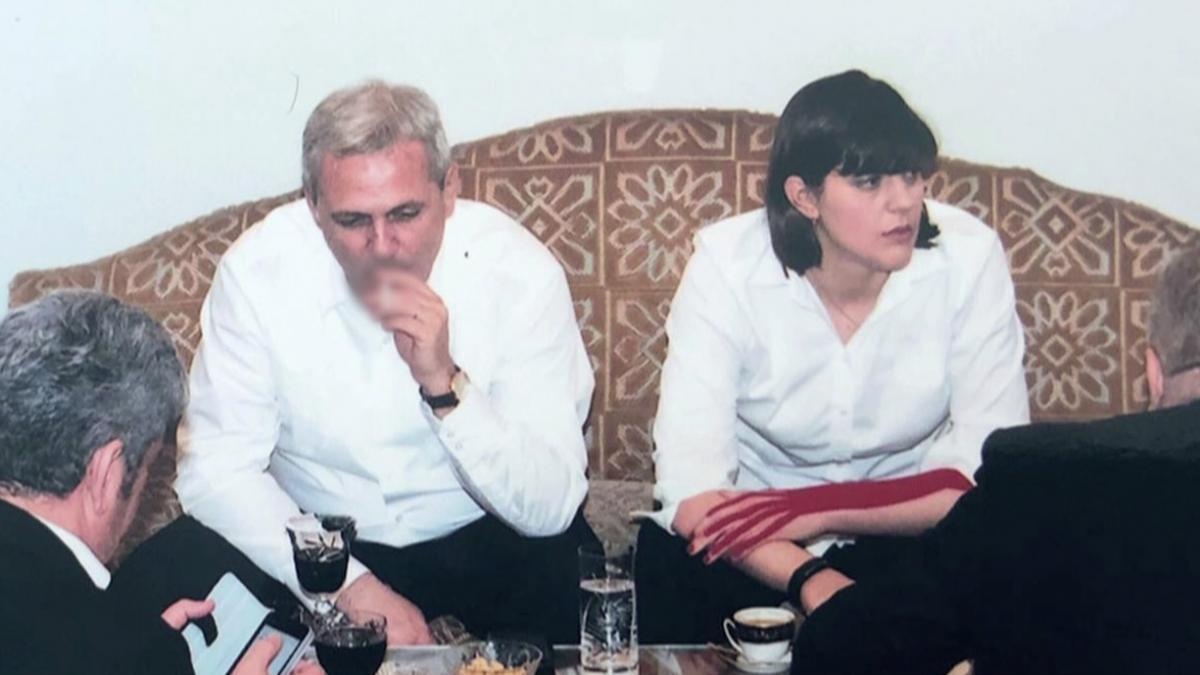 ce are pe mana laura codruta kovesi in fotografia prezentata de victor ponta