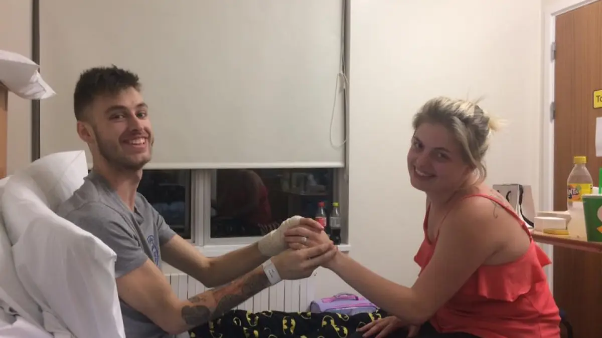 mai avea doar cateva saptamani de trait asa ca a decis sa isi ceara iubita de sotie in ziua nuntii