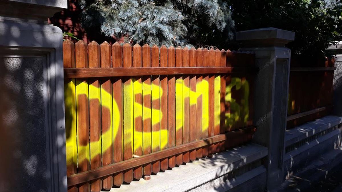 conacul lui liviu dragnea din alexandria a fost vandalizat