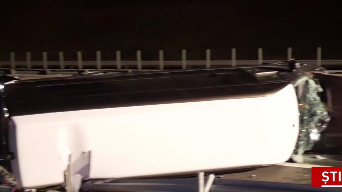 un microbuz care transporta romani in marea birtanie s a rasturnat mai multe victime