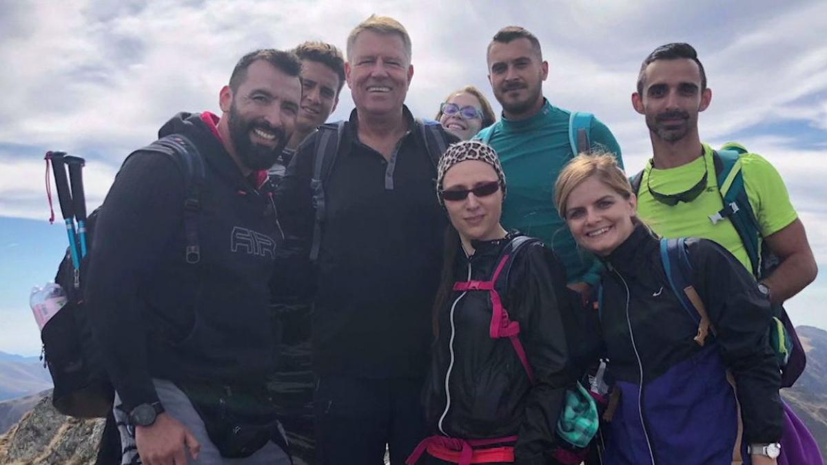 imagine surprinza cu klaus iohannis ce face presedintele in plin scandal politic