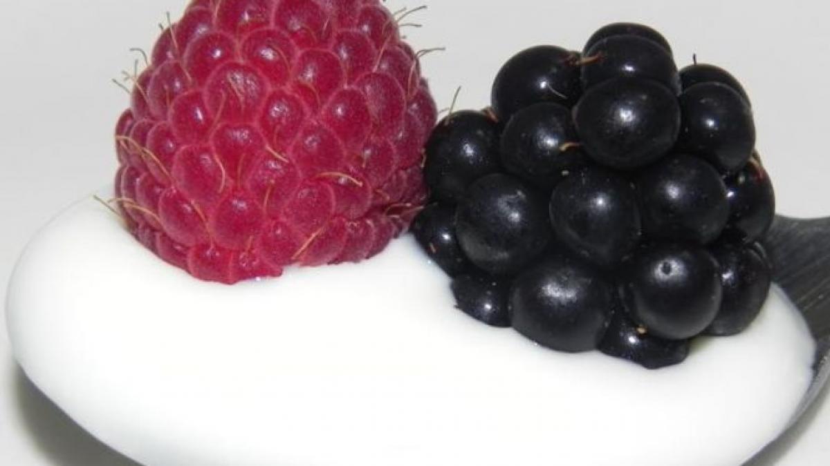 acum realizez ce mancam ce se ascunde in iaurtul cu fructe din comert