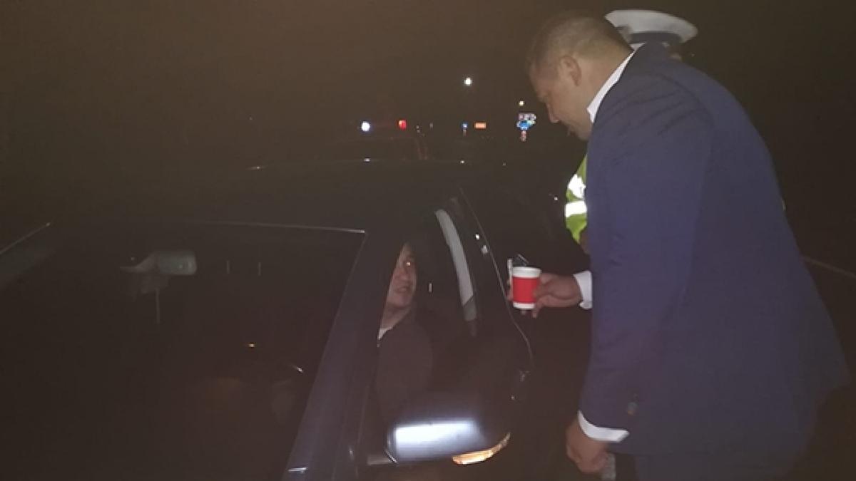 motivul impresionant pentru care prefectul de vaslui a facut cinste cu cafele soferilor din trafic