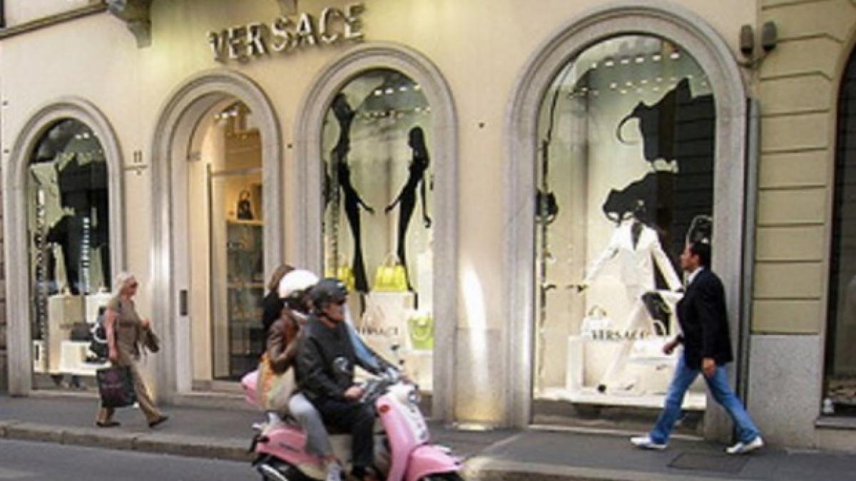casa de moda versace si a gasit cumparatorul care e valoarea tranzactiei