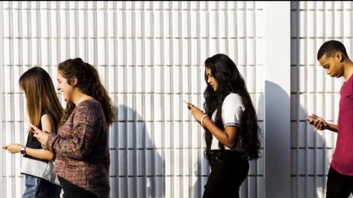 numai de bine retelele de socializare pot dauna stimei de sine