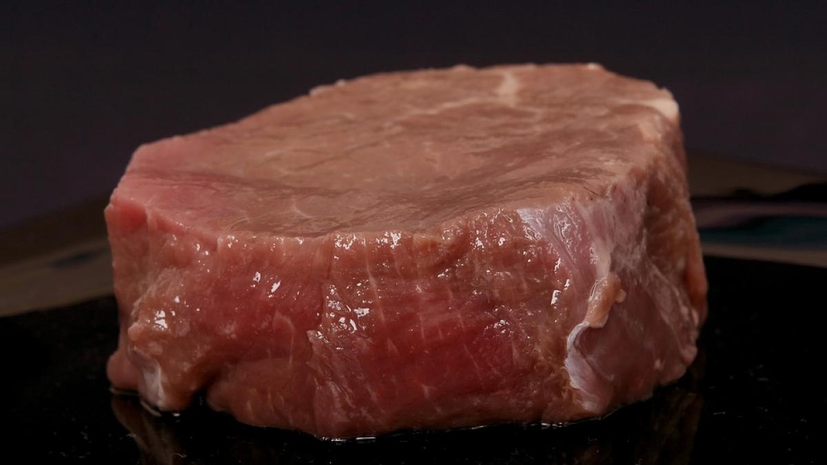 Ce se întâmplă în corpul uman în momentul în care mâncăm carne stricată. "Poţi intra în șoc anafilactic. Mori în câteva secunde"