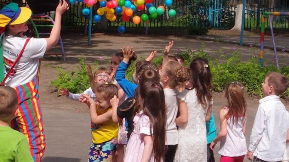 Reţea de creşe şi grădiniţe, înfiinţată de Primăria Capitalei. Firea: „Vor avea program prelungit”
