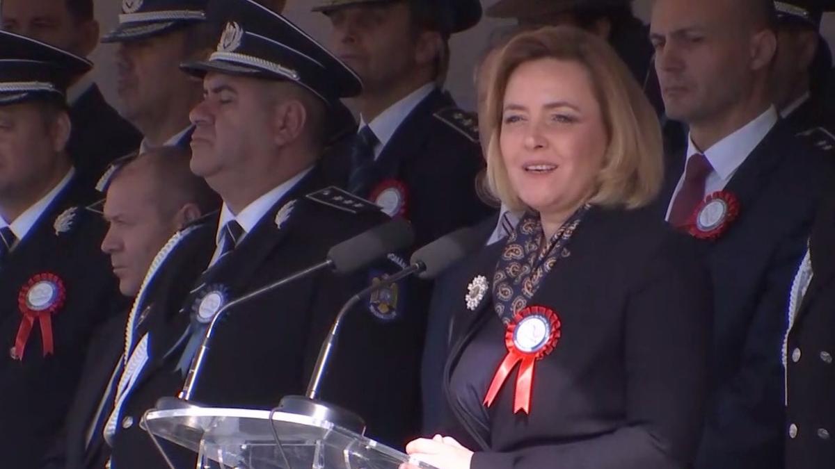 carmen dan mesaj pentru studentii de la academie mai este tinta unor atacuri nu trebuie sa va