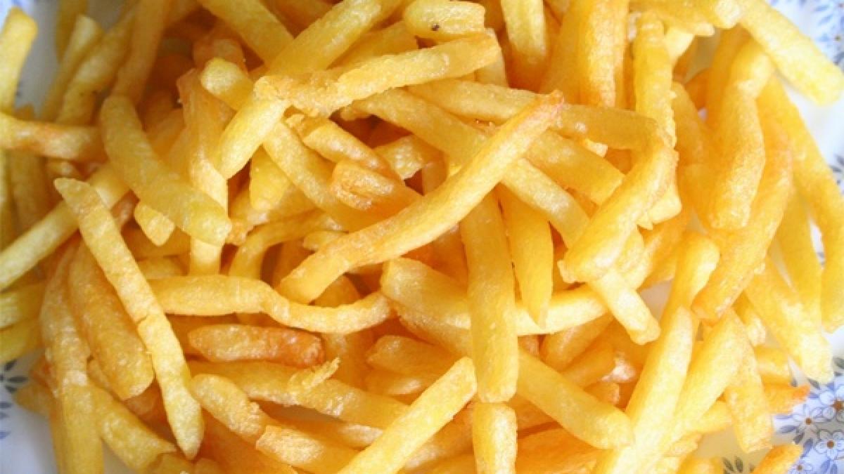 cartofii prajiti pe care ii consuma zilnic milioane de oameni contin 17 ingrediente mai ai curaj sa