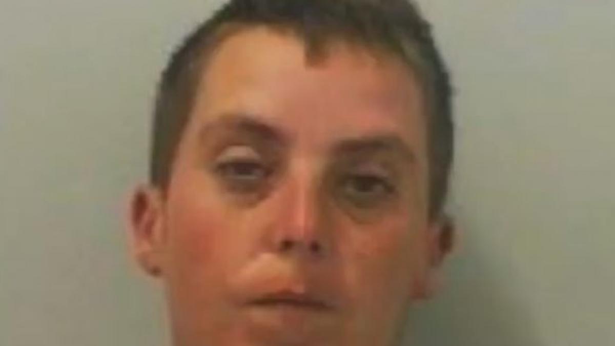 o femeie a intra intr o sectie de politie si a marturist ca a ucis un adolescent acum 14 ani