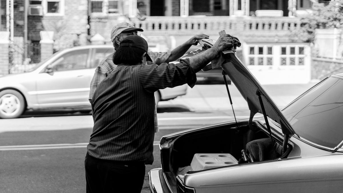 si au inchis copilul de doi ani in portbagajul masinii motivul dat de parinti este de necrezut