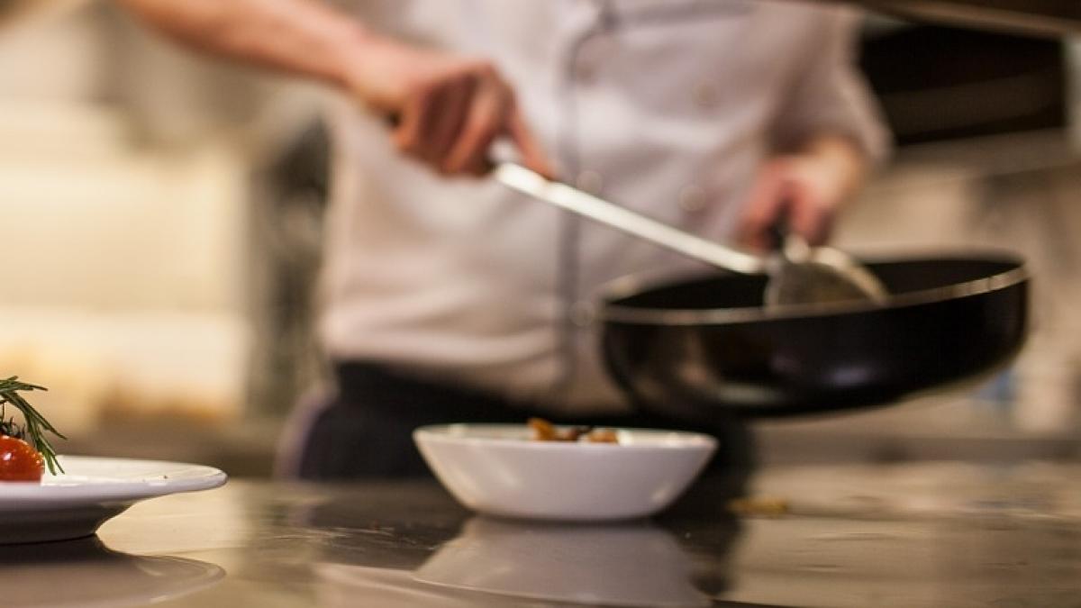 caz infiorator o fetita de 12 ani si un tanar au gatit inima unui barbat si apoi au mancat o