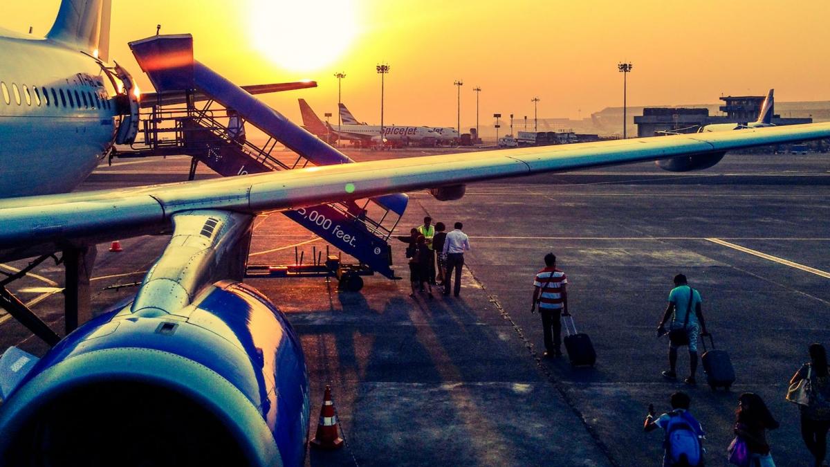 situatie incredibila un student a incercat sa fure un avion de pasageri