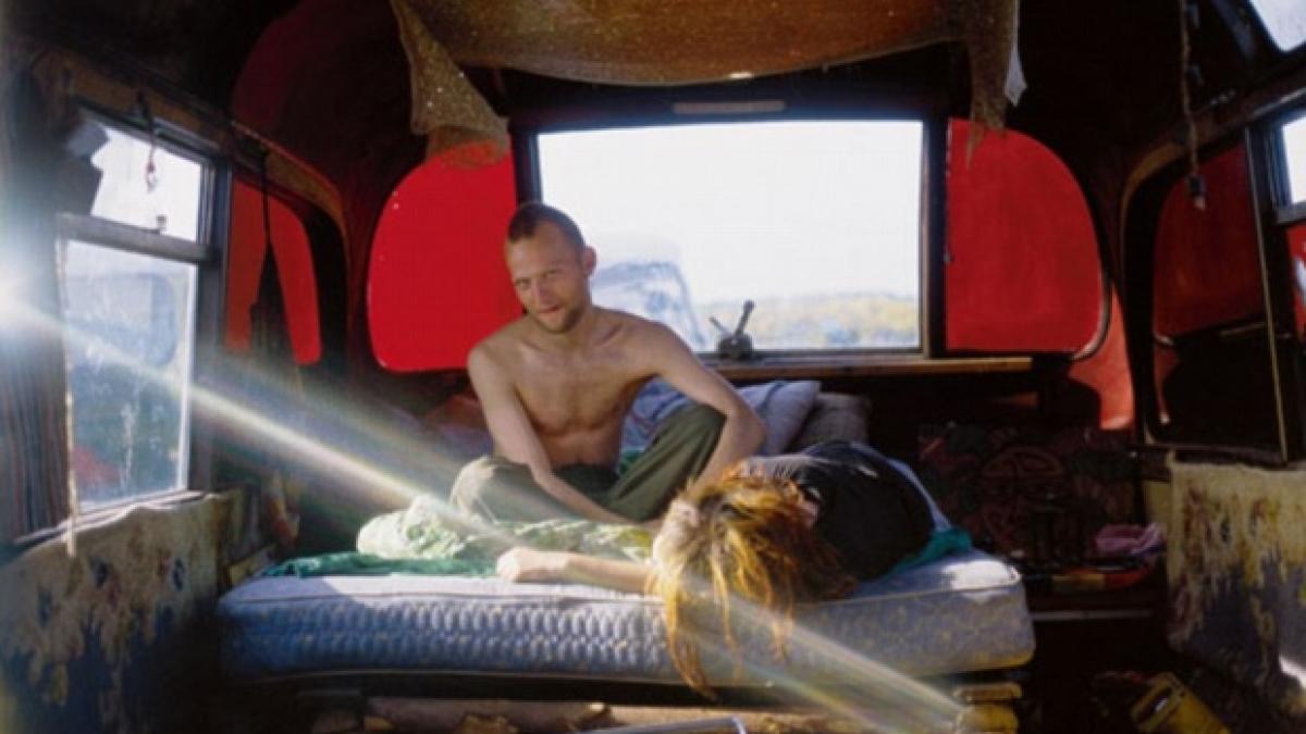 un britanic a ales sa traiasca 10 ani printre romi e incredibil ce i s a intamplat