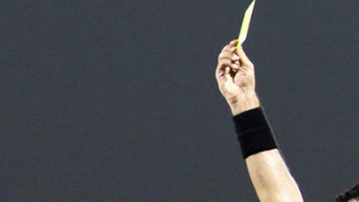 caz halucinant in fotbalul romanesc un arbitru a fost lovit si apoi strans de gat de un jucator