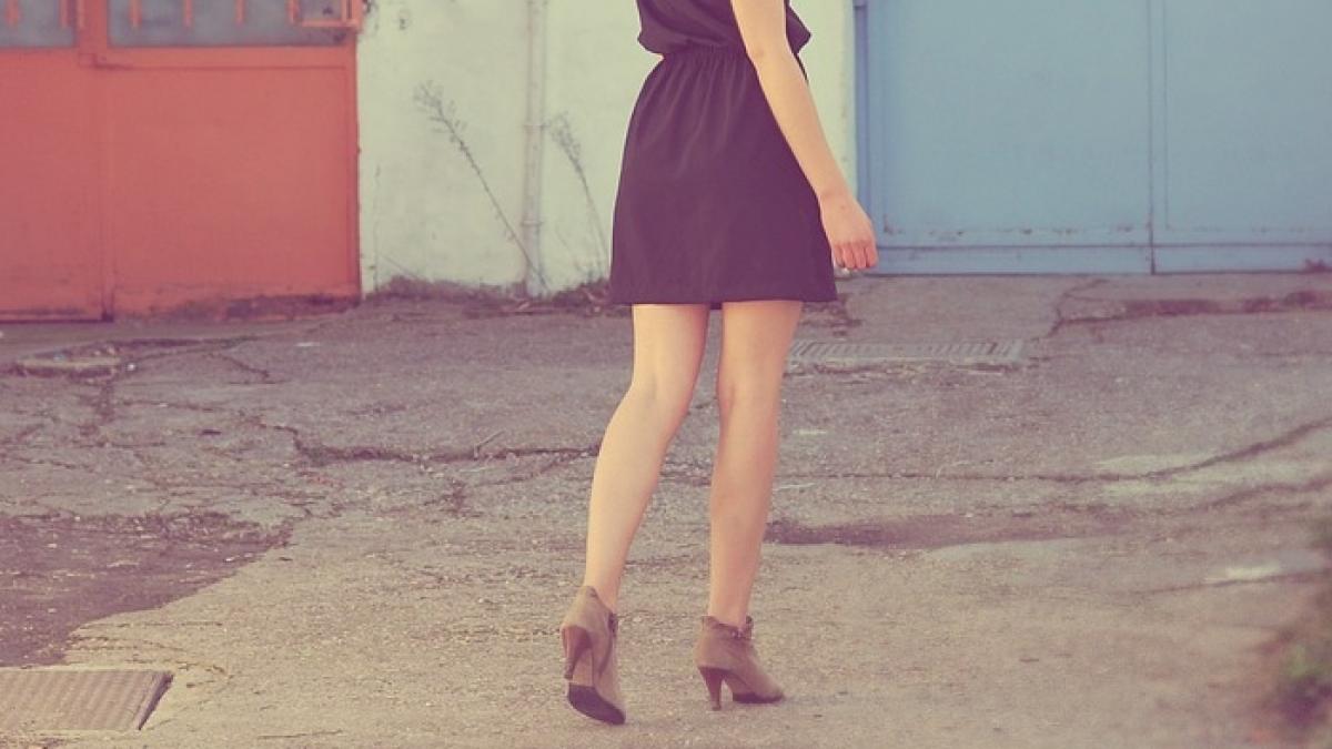 Felul în care merge partenera poate trăda cel mai rușinos secret al unui bărbat!