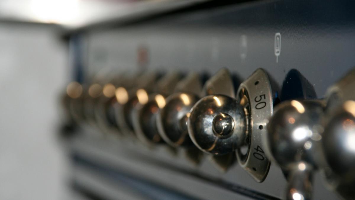 o bunica a fost acuzata ca si a bagat nepoata de nici doi ani in cupor si a ars o de vie