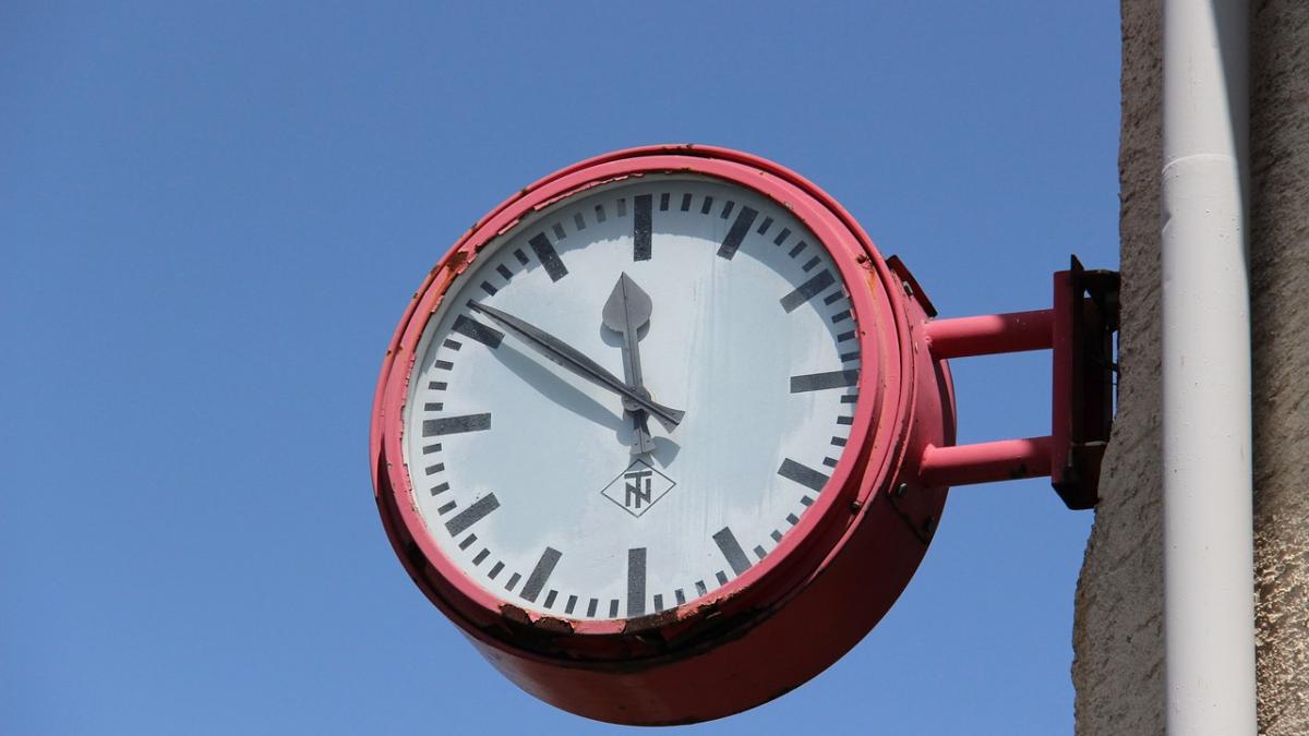 rosul dilata timpul factorii bizari care ne manipuleaza perceptia asupra lumii