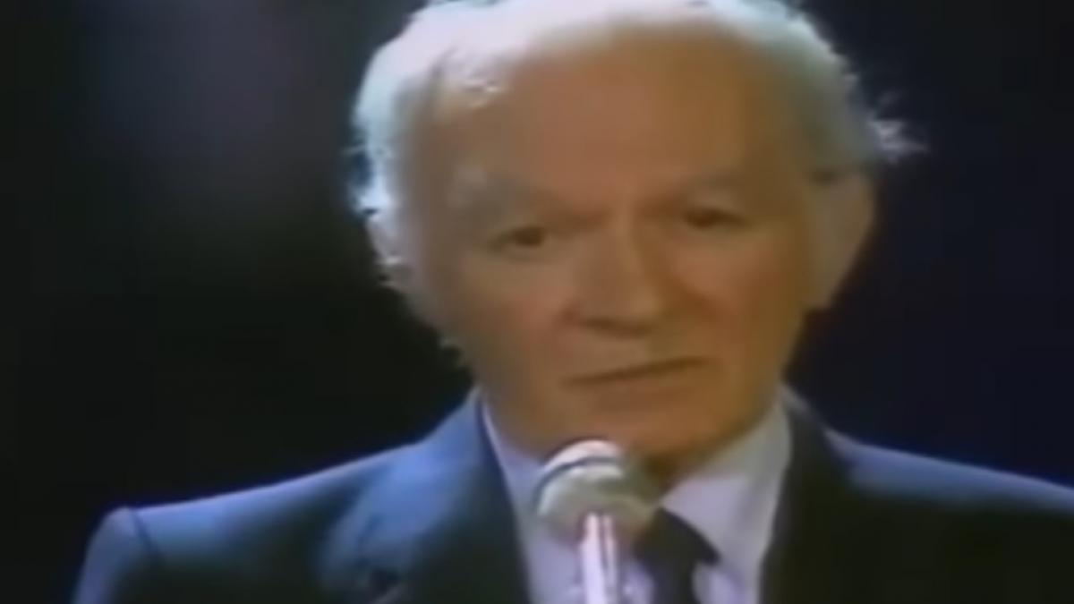 moment genial actorul gheorghe cozorici recitand scrisoarea iii de mihai eminescu