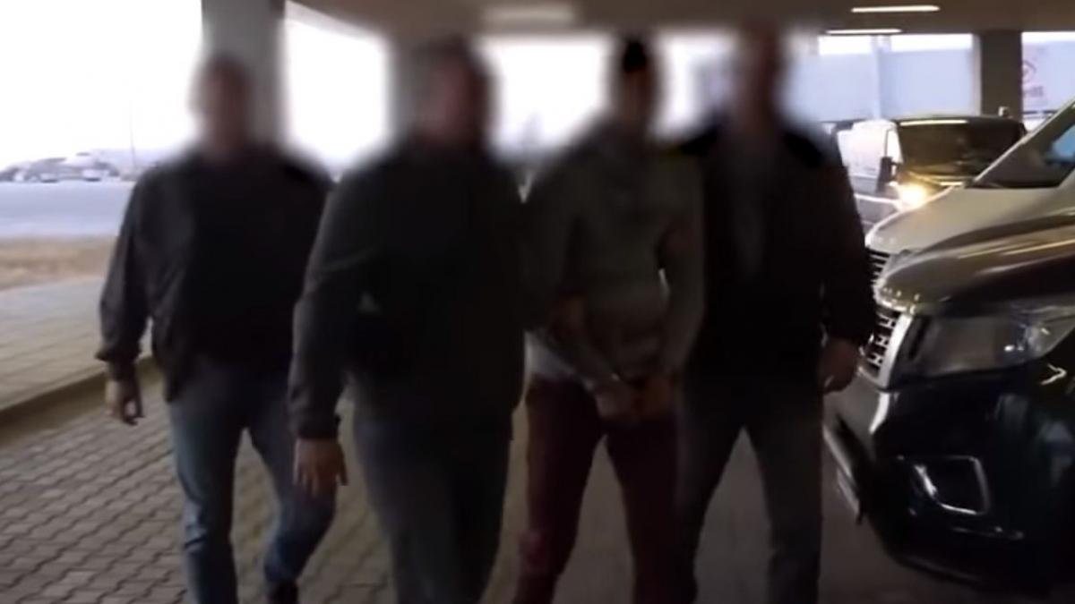 presupusul criminal al jurnalistei victoria marinova adus cu mainile legate de un lant