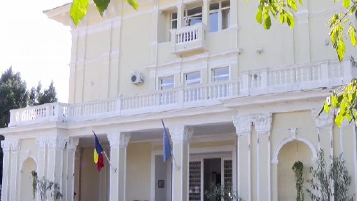 o romanca a inventat elixirul tineretii milionari si actori din toata lumea vin intr un loc special