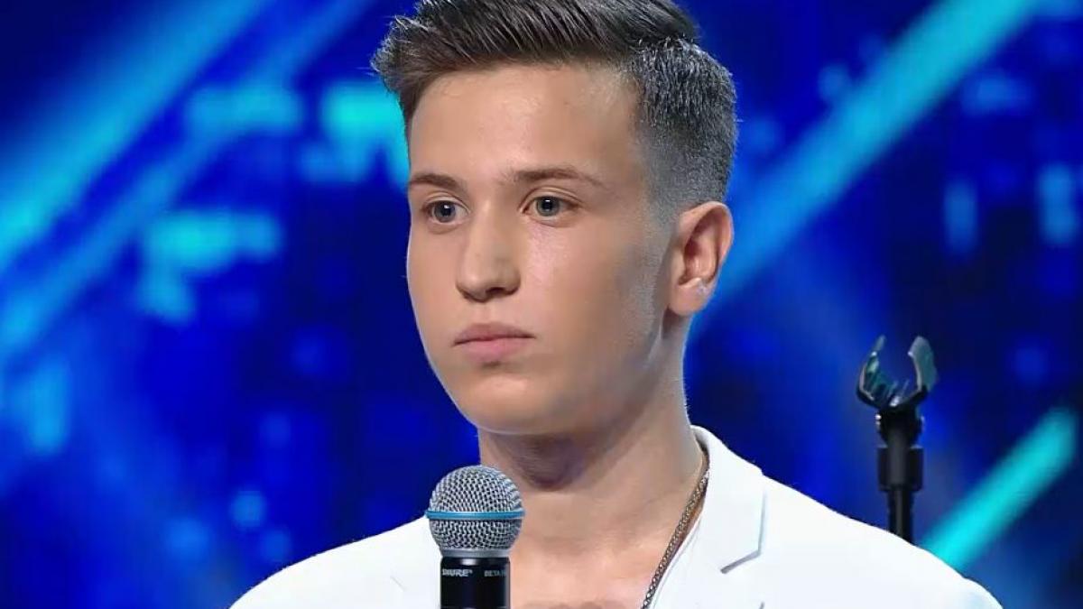 x factor romanul care fost incurajat de robbie williams sa cante pe scena x factor