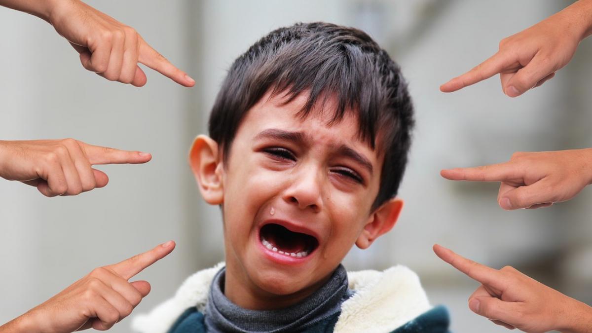 a fost dezbracat urcat lovit cu cureaua dat cu pasta de dinti ce a patit un liceen din timisoara