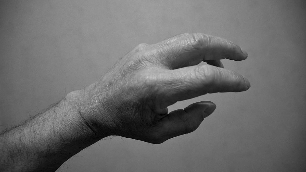 obisnuia sa isi roada unghiile si a facut gestul acesta ani la rand barbatul a fost la un pas de