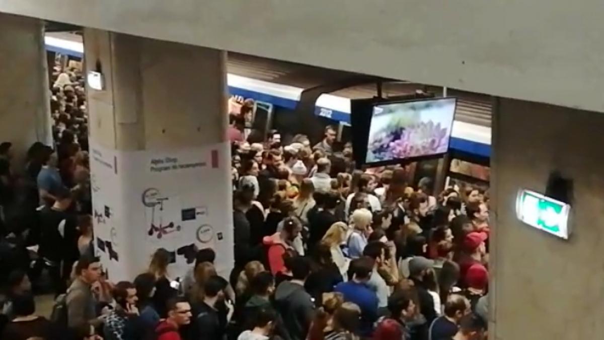 haos la metrou din cauza unei defectiuni mii de oameni blocati in drumul spre munca reactia metrorex