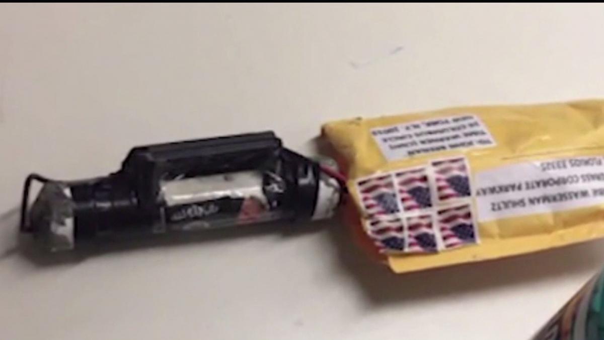 isteria coletelor cu bombe continua in sua plicuri cu exploziv au fost trimise catre joe biden si