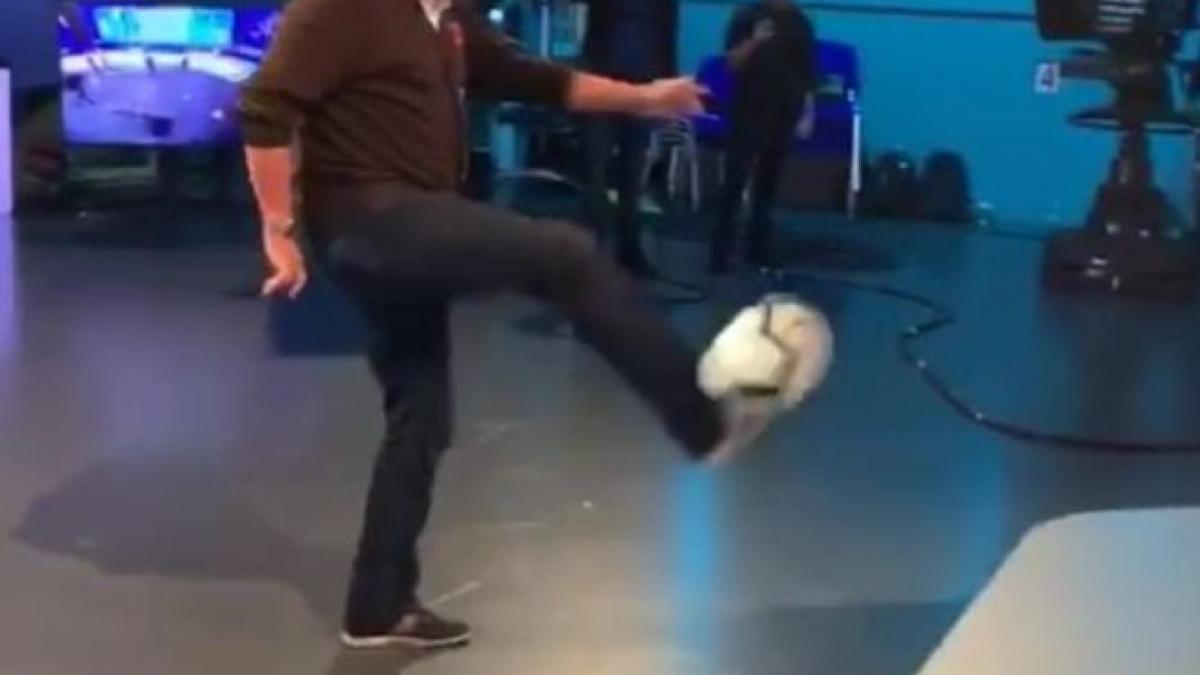 drama in direct la tv un cunoscut antrenor s a prabusit in studioul de televiziune a fost dus de