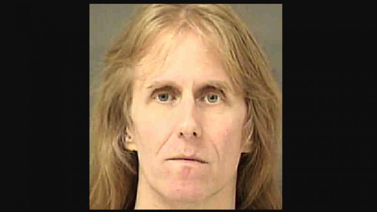 chitaristul trupei manowar arestat pentru pornografie infantila ce se va intampla cu noul album si