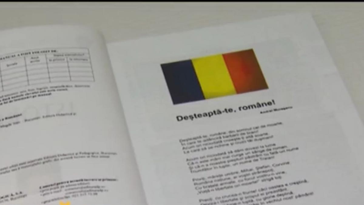 elevii nu inca toate manualele pe banci parintii si editurile private dau vina pe ministerul