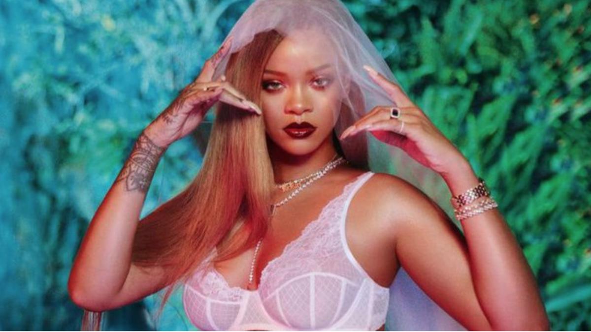 rihanna super sexy pe internet are cateva kilograme in plus dar arata superb in lenjerie intima