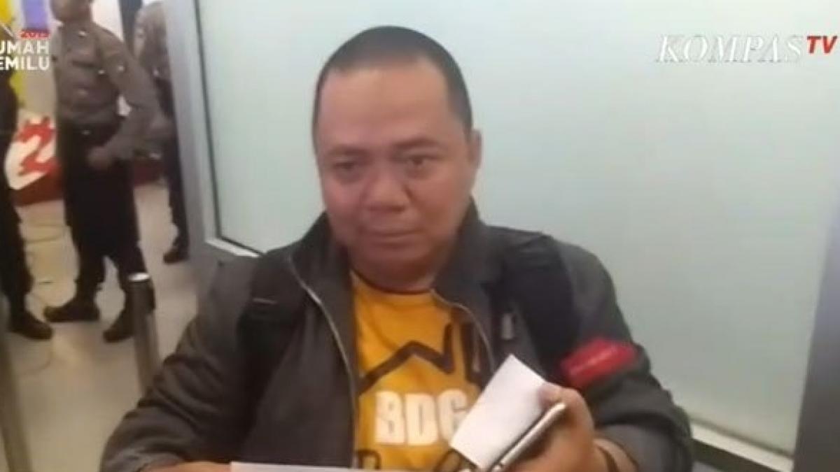 trebuia sa ajunga la aeroport dar a intarziat si a ratat zborul a inceput sa planga cand a auzit ce