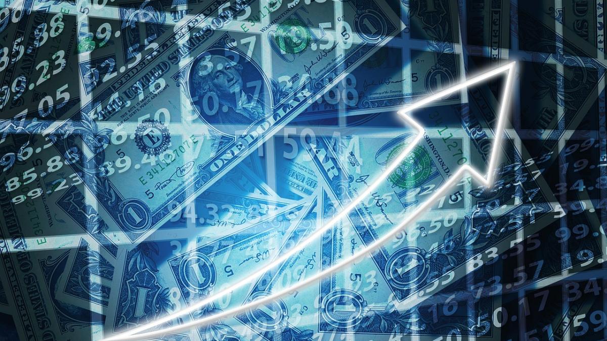 dolarul ajunge la un nou maxim istoric cursul anuntat marti de bnr