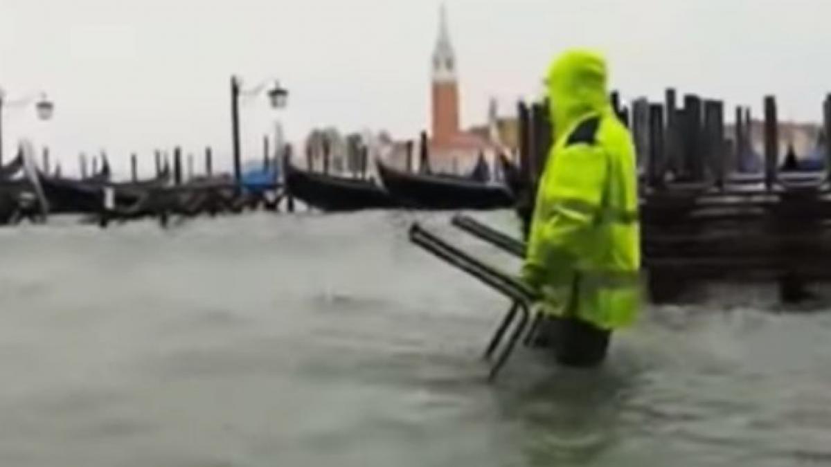 fenomenele meteo extreme continua in italia la venetia apele s au revarsat din canale si au inundat