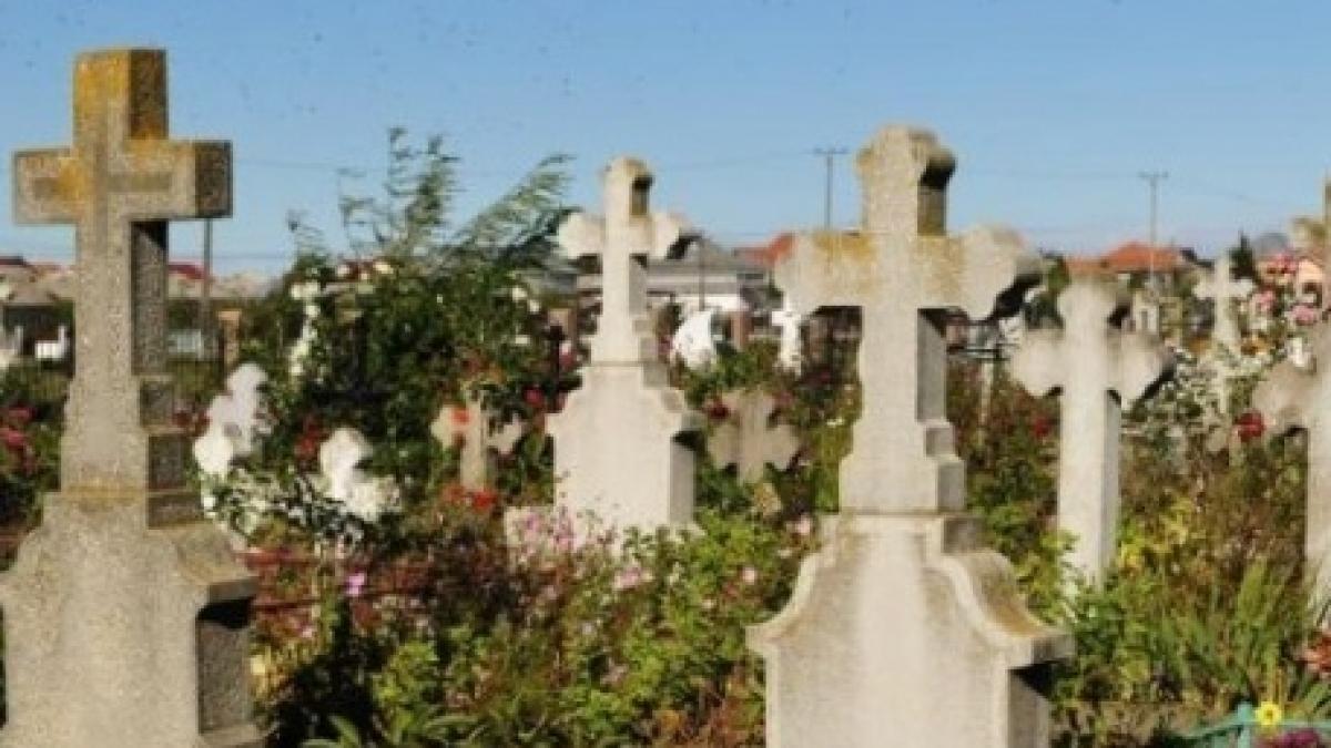 accident dramatic in localitatea garbau o piatra funerara a cazut in capul unui copil