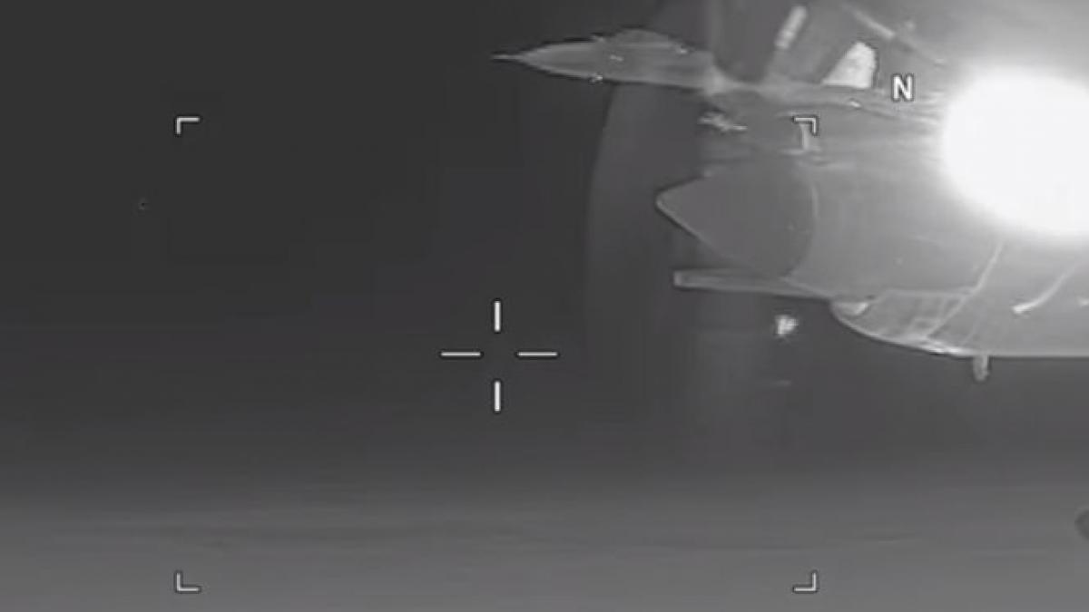 actiune periculoasa a rusilor deasupra marii negre imaginile publicate de armata sua video