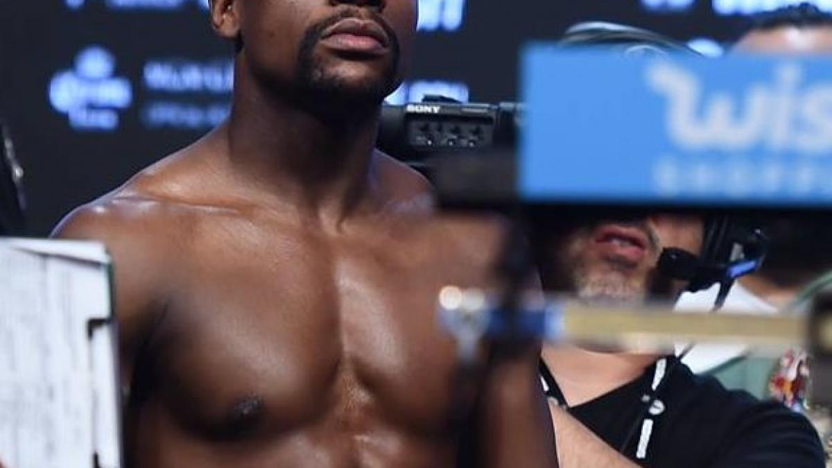 alarma falsa floyd mayweather nu revine in ring