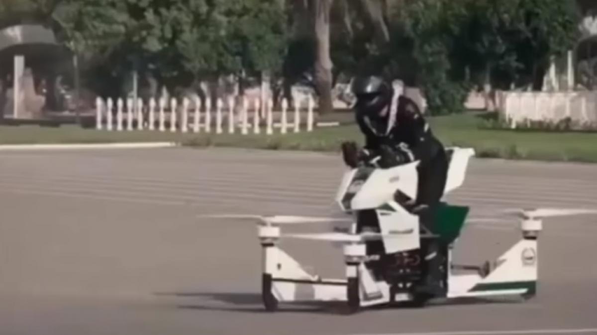 primul oras din lume care isi invata politistii sa zbore pe drone video