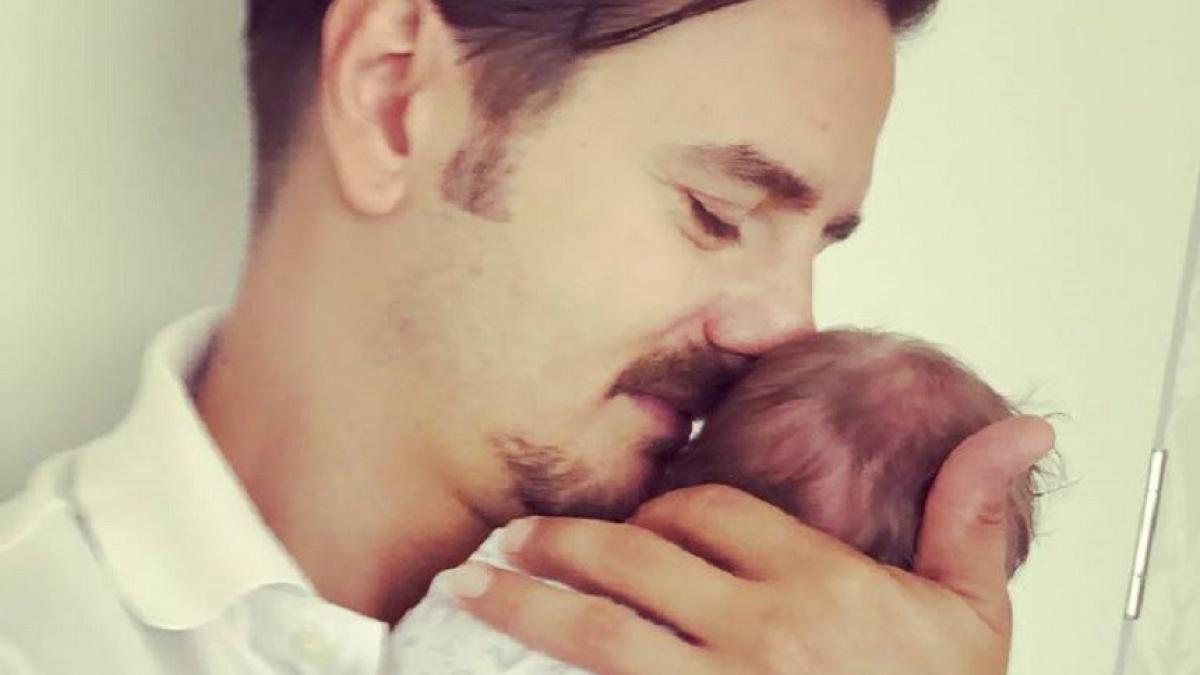 mihai petre si a botezat fiica a fost facuta publica si prima imagine de la eveniment