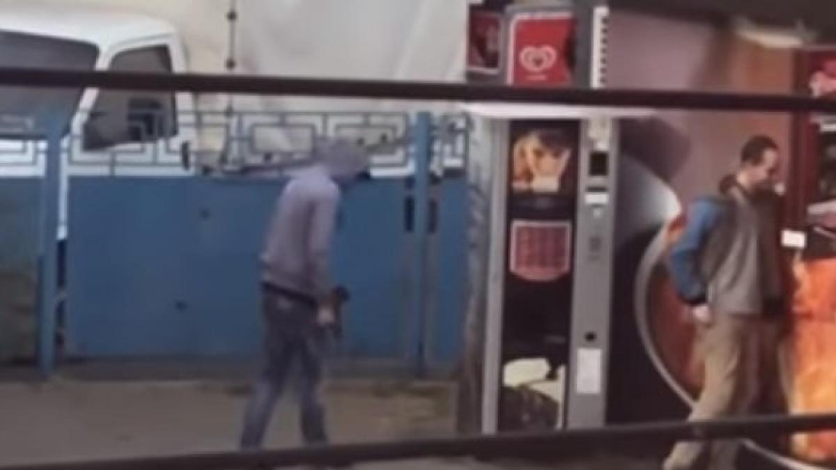 fenomenul zombie face ravagii printre tinerii din braila imaginile cu baietii sunt incredibile video