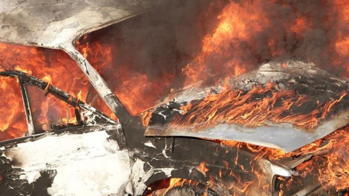 incendiu de proportii in parcarea unui bloc din capitala mai multe masini au ars