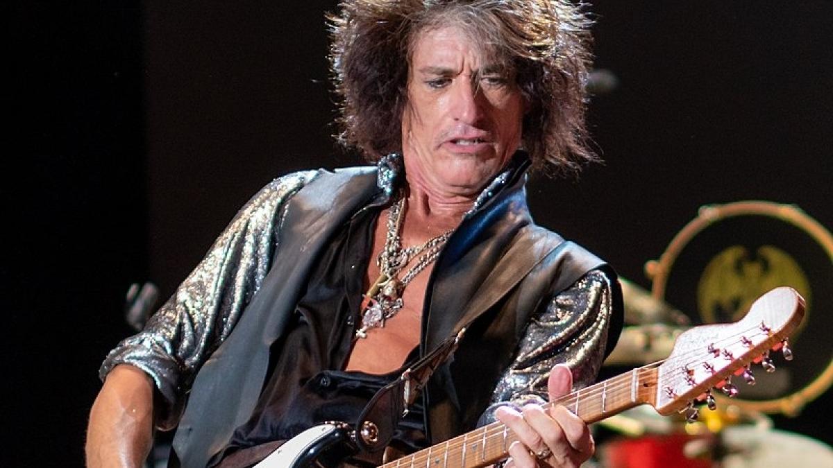 un artist iubit de fanii din intreaga lume de urgenta la spital